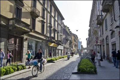 Art : laquelle de ces maisons de prêt à porter ne se trouve pas à Milan ?