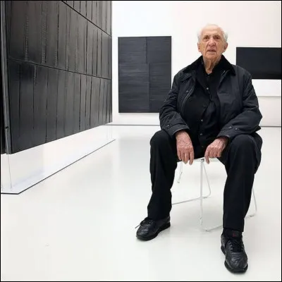 L'artiste Pierre Soulages est mort le 25 octobre 2022 ; sa ville natale lui a consacré un musée, inauguré en 2014 : de quelle ville s'agit-il ?