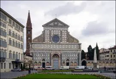 Quelle ville est surnommée "La capitale des arts" ?