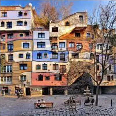 Quelle ville est surnommée "L'impériale" ?