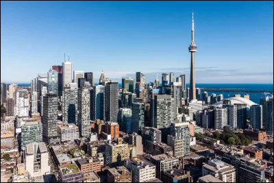 Quelle ville est surnommée "La ville reine" ?