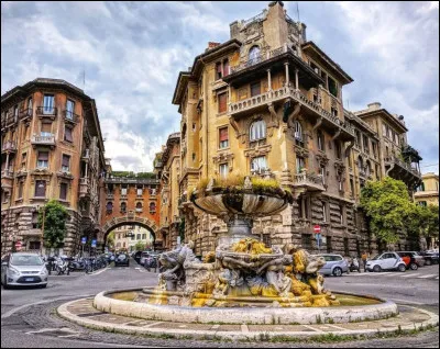 Quelle ville est surnommée "La ville éternelle" ?