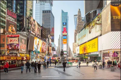 Quelle ville est surnommée "Big Apple" ?