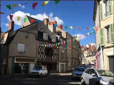 Où se situe Nevers ?