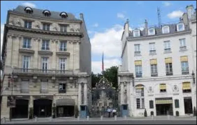 Quel ministère se trouve à l'Hôtel de Beauvau ?