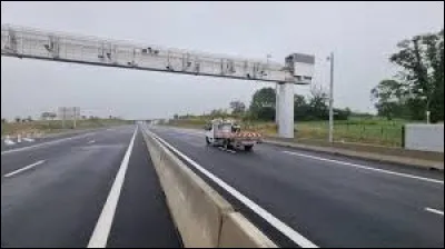 Quelle autoroute, appelée aussi ''l'autoroute du week-end'', relie Paris à Caen et à la Normandie ?