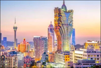 Quelle ville est surnommée "la reine des jeux" ?