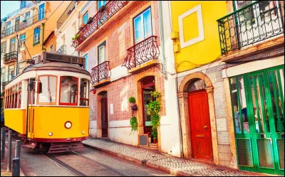 Quelle ville est surnommée "la ville blanche" ?