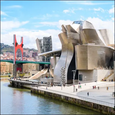 Quelle ville est surnommée "le creux" ?