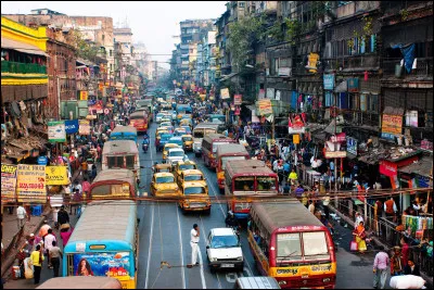 Quelle ville est surnommée "la cité des palais" ?