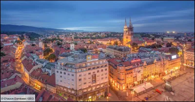 Quelle ville est surnommée "la petite Vienne" ?