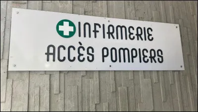 Où se situe le poste de secours dans le parc ?