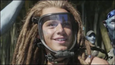 Jeune humain élevé sur Pandora avec les Na'vi, il est le fils de Quaritch. Qui est-il ?