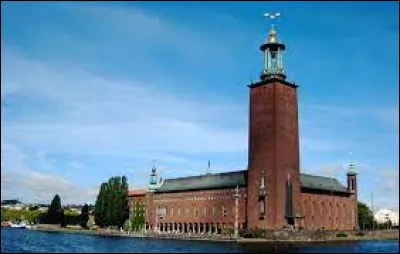 Culture : quel événement annuel se déroule dans la tour de la mairie de Stockholm ?