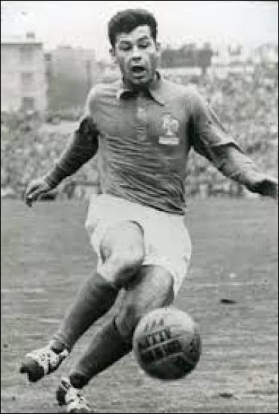 Qui termina meilleur buteur avec huit réalisations ?