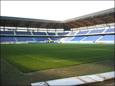 C'est l'antre du Sochaux-Montbéliard depuis 1931 et porte le nom d'un ancien dirigeant sochalien, tué par les Allemands lors de la Seconde Guerre mondiale. Comment s'appelle ce stade ?