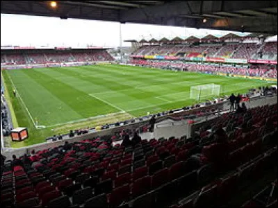 Quel est le nom du stade municipal de l'équipe de football d'En avant Guingamp ?