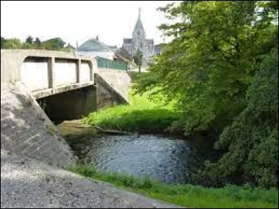 Commune du Grand-Est, dans l'arrondissement de Charleville-Mézières, Hannappes se situe dans le département ...