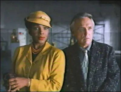 "Chasseur de sorcières" est un film interprété par Denis Hopper.