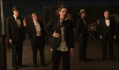 David O. Russell a réalisé ..., qui est sorti 7 ans après son précédent fillm. ... se passe lors de l'ascension du nazisme.