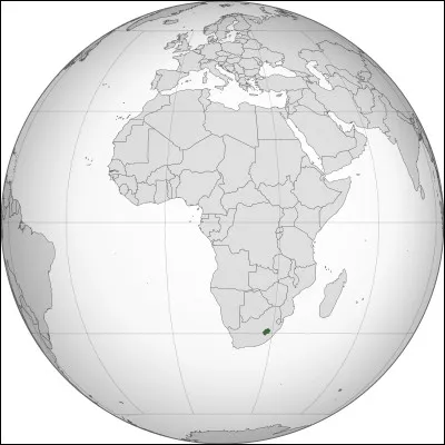 Ce pays est entièrement enclavé dans le territoire de l'Afrique du Sud. Il est devenu indépendant en 1966 dans le cadre du Commonwealth. Quel est le nom donné à ce pays ?