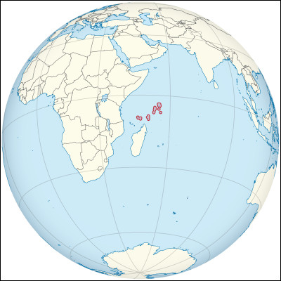 C'est un petit pays d'Afrique perdu en plein cur de l'océan Indien, à environ 1 300 kilomètres au sud-est de la Somalie. Quel est-il ?