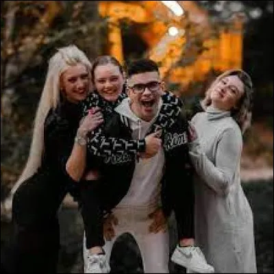 Comment s'appelle la fille cadette de Loukaki ?