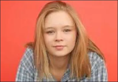 Qui interprète le rôle de Théa ?