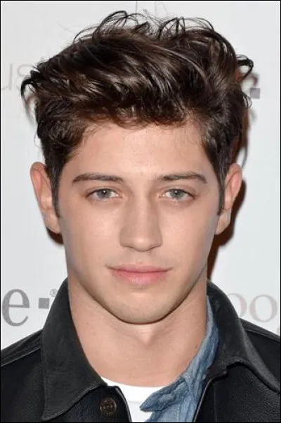 Qui interprète le rôle de Tony ?