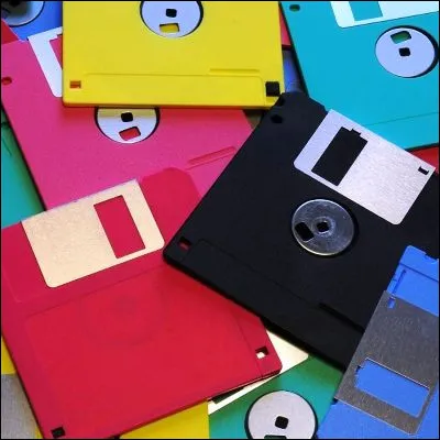 Quel support de stockage informatique a &eacute;t&eacute; brevet&eacute; en 1999 par l�entreprise isra&eacute;lienne M-Systems ?