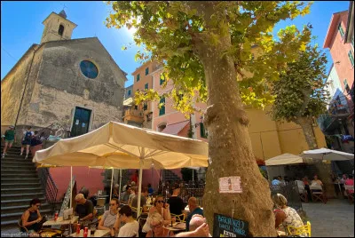 Combien de personnes compte la population mondiale ?(environ)