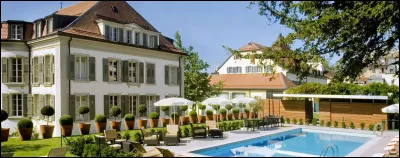 Dans le tome 4, ''Harry Potter et la Coupe de feu'', quelle est l'héroïne choisie pour représenter Beauxbâtons ?