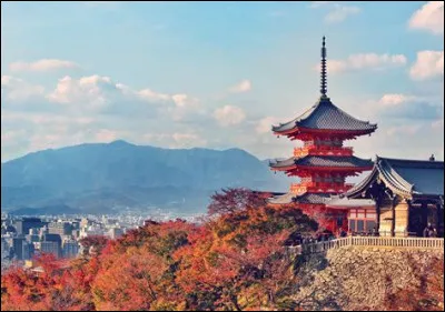 Quelle est la première langue étrangère apprise par les enfants japonais à l'école ?