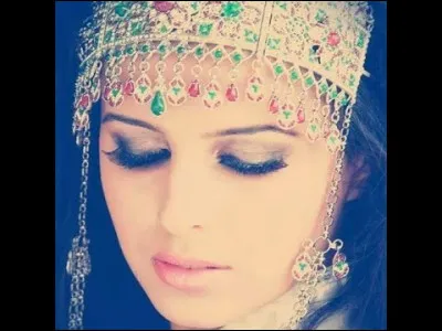 Qui chante "Les Filles de mon pays" ?