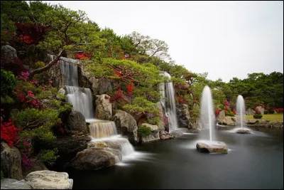 Le mot ''azalée'' est-il masculin ou féminin ?