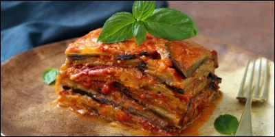 Comment s'appelle ce plat qui est à base d'aubergines ?