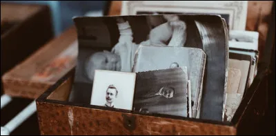 Complétez ce vers de Charles Baudelaire : "J'ai plus de souvenirs que si j'avais".