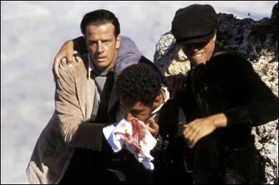 Quel acteur interprète le bandit Salvatore Guiliano dans le film "Le Sicilien" sorti en 1987 ?