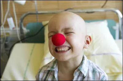 Dans quel pays résidait William Cushing, décédé d'un véritable fou rire ?