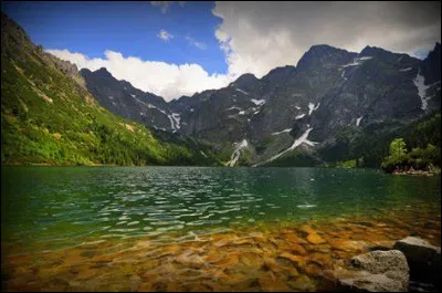 Lequel de ces jours ne correspond pas à l'une de ses fêtes nationales ?