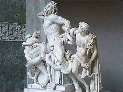 Prêtre chargé du culte de d'Apollon à Troie, il injurie le dieu qui envoie deux monstrueux serpents qui s'enroulent autour lui et l'étouffent ainsi que ses deux fils.