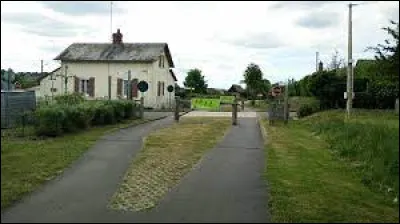 Village Seinomarin, Neuville-Ferrières se situe en région ...