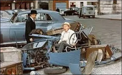 Dans le film "Le Corniaud", Bourvil improvise une réplique qui restera gravée au patrimoine du cinéma comique. Quelle est cette réplique ?