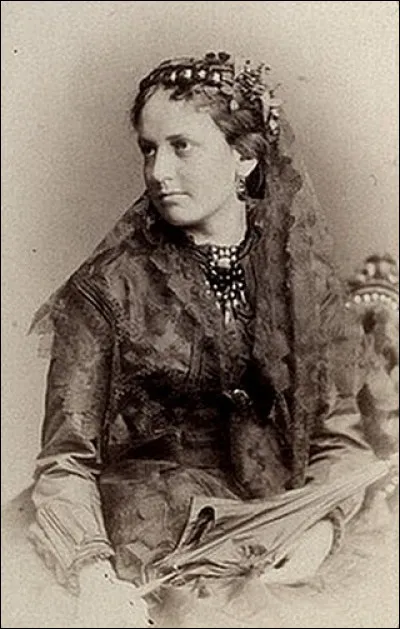 Qui précède Marie-Thérèse de Modène (1849-1919) au titre de reine consort de Bavière ?