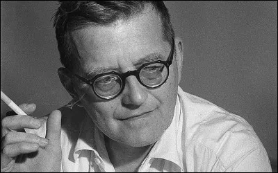 Quel compositeur russe sonorisa en 1967 le film ''Octobre'', réalisé par Sergueï Eisenstein et sorti en 1928 ?