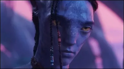 À un moment, Lo'ak est poursuivi par une créature marine voulant le dévorer. Qu'est-ce qui le sauve ?