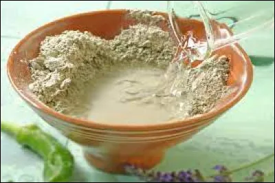 Cataplasme : Parmi les recettes de grand-mère de quoi était composé un cataplasme capable de décongestionner les voies respiratoires en cas de bronchites ?