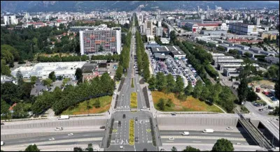 Catane : Le pont de Catane est très connu dans la ville de Grenoble. Il franchit un affluent de l'Isère, lequel ?