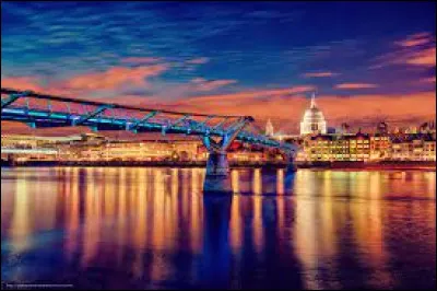 En quelle année l'Angleterre a-t-elle remporté la Coupe du monde de football ?