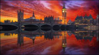 Quelle héroïne à été incarnée par Diana Rigg dans la série télévisée anglaise "Chapeau melon et bottes de cuir" ?